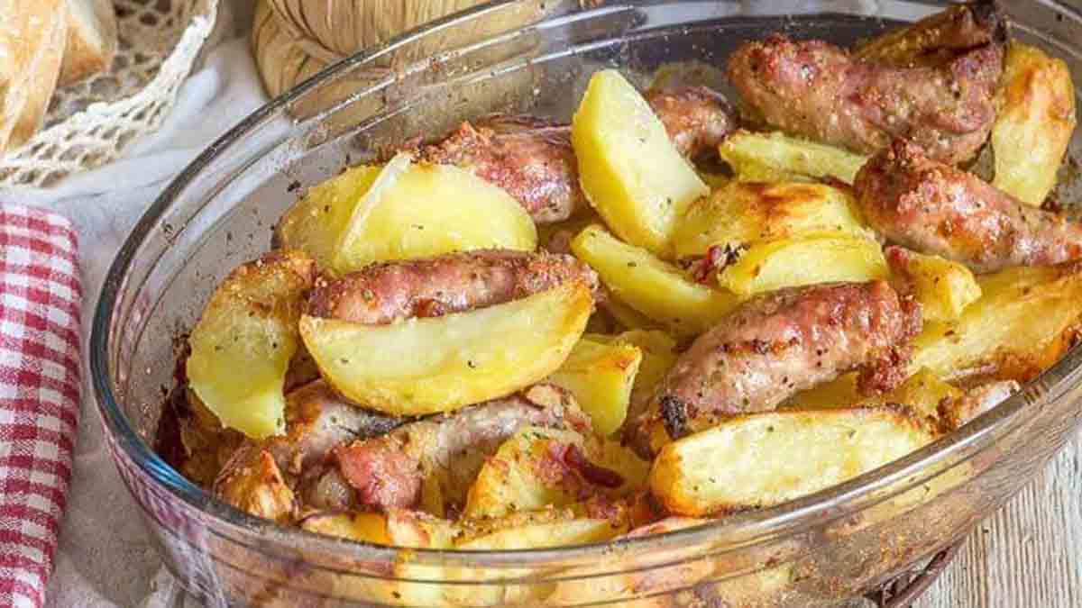 Saucisses fraîches et pommes de terre ratte persillées - Recette - Yumelise