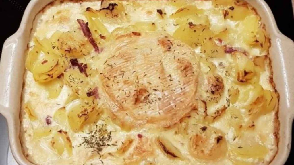 Gratin de pommes de terre au camembert super savoureux
