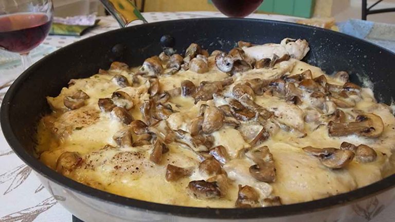 Poulet forestier à la crème et au vin blanc trop bon