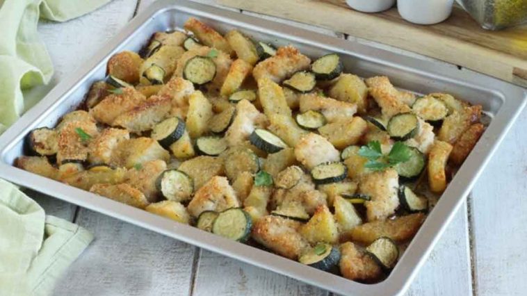 Poulet gratiné aux pommes de terre et aux courgettes: un repas complet
