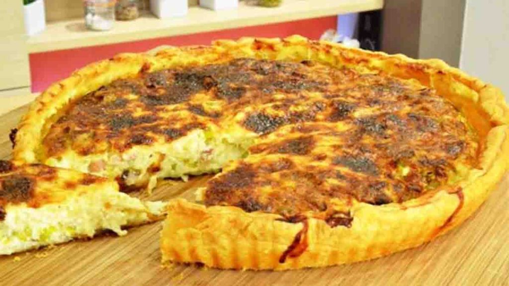 Quiche sans pâte aux lardons fumés et au jambon: succulente et prête en