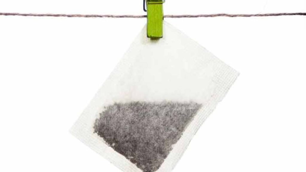 Vous jetez encore les sachets de thé et les tisanes ? Quelle énorme erreur réutilisezles comme ça