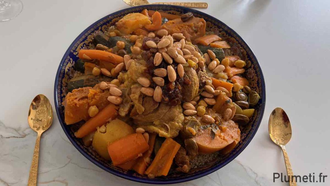 Couscous tfaya un plat marocain sucrésalé super bon et alléchant