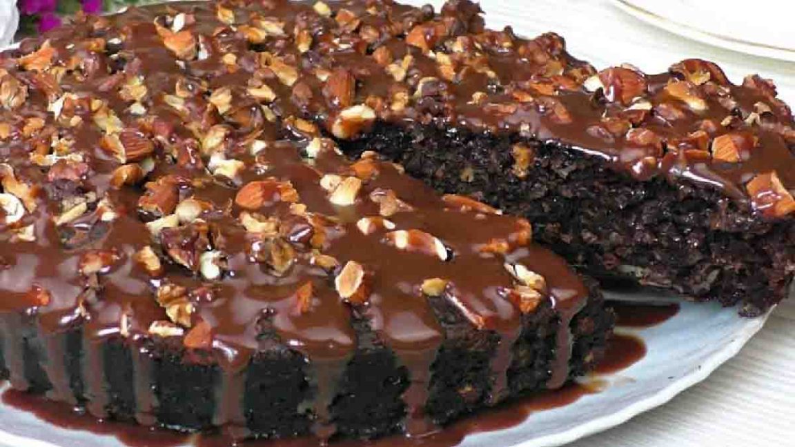 Gâteau au chocolat et aux noix: sans farine ni sucre ni gras, léger et