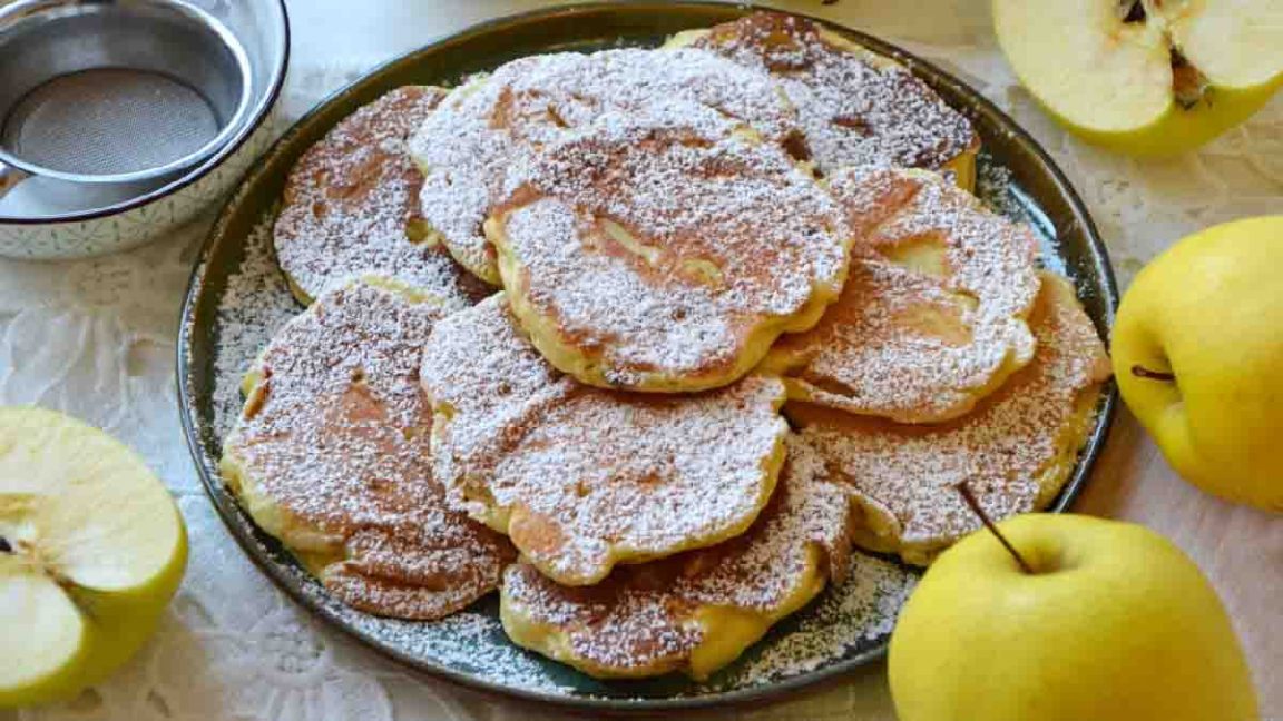 Pancakes au yaourt et aux pommes sans gras un petit déjeuner léger et
