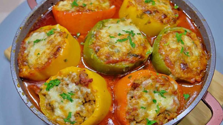 Poivrons farcis à la viande hachée et au riz: très délicieux et