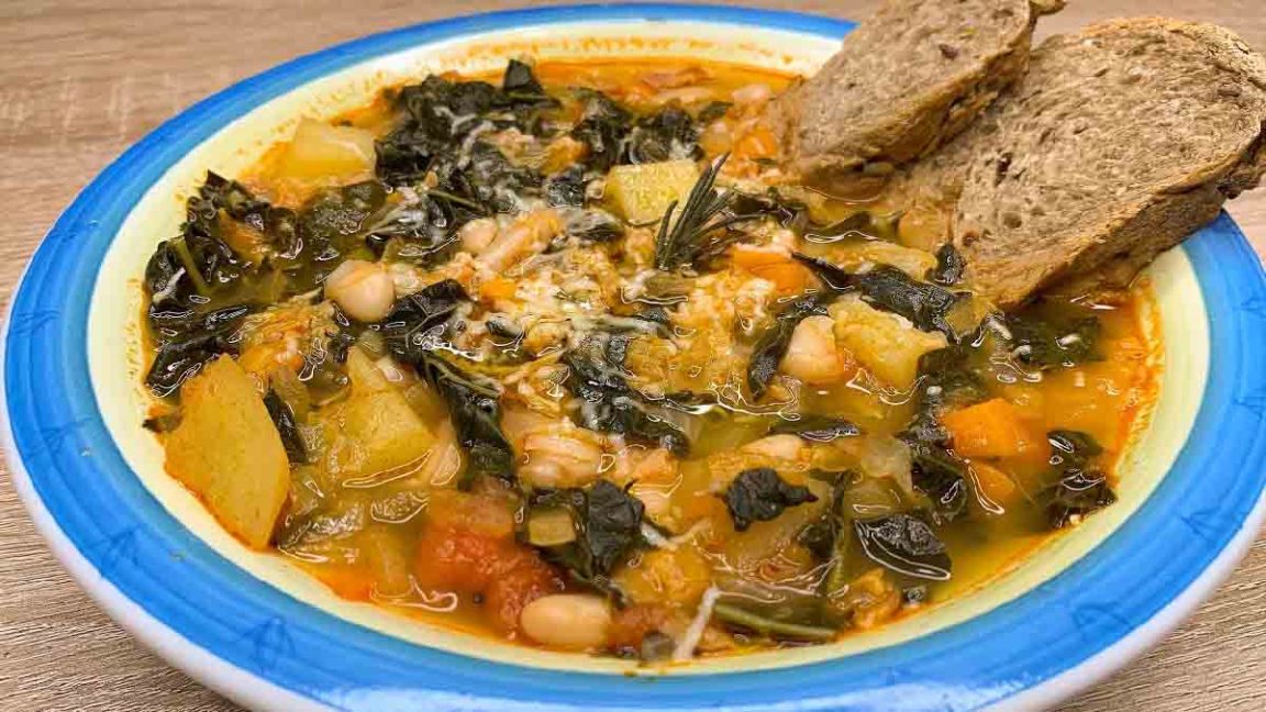 Soupe au chou et aux haricots: un plat succulent et alléchant