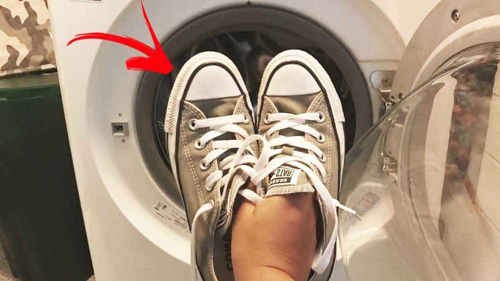 Voici la technique jamais révélée pour laver les converses dans la machine sans risquer de les