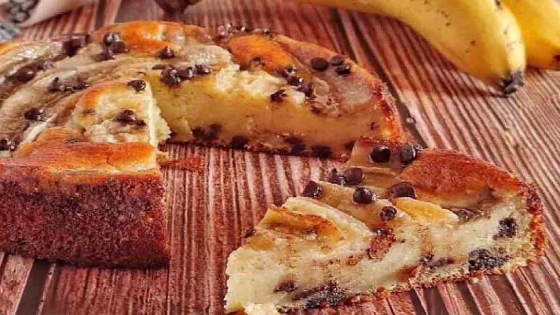 Gâteau aux bananes et aux pépites de chocolat: un dessert léger, exquis