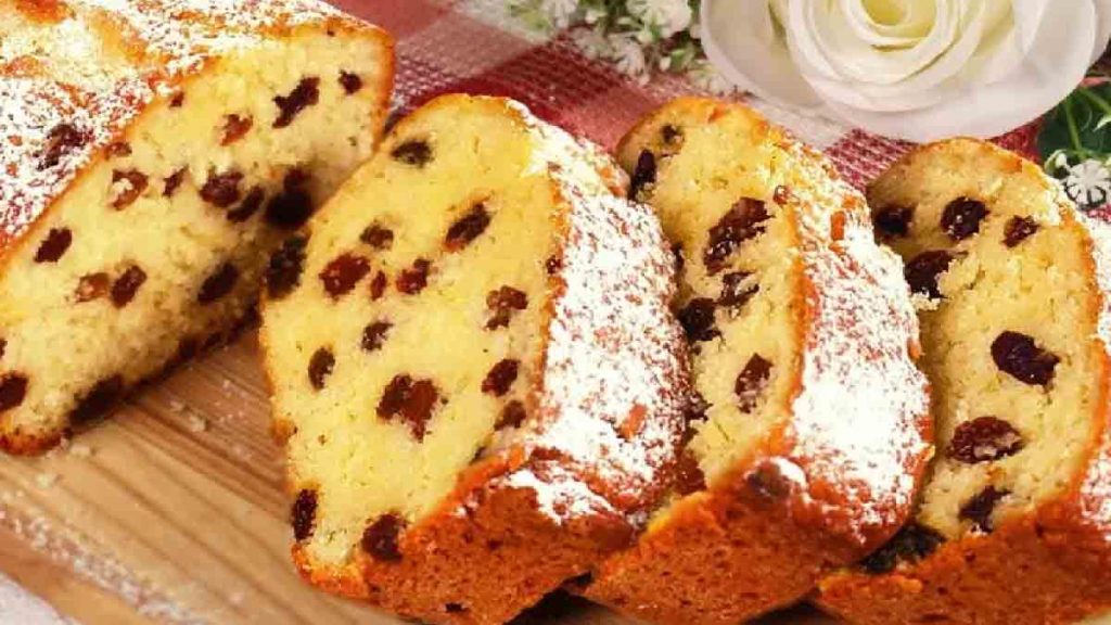 Grâce à cette astuce, les raisins secs de votre cake ne couleront plus