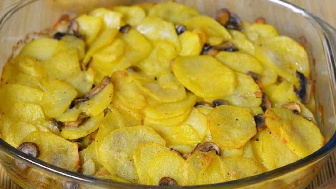 Gratin de pommes de terre crémeux aux champignons: succulent et facile