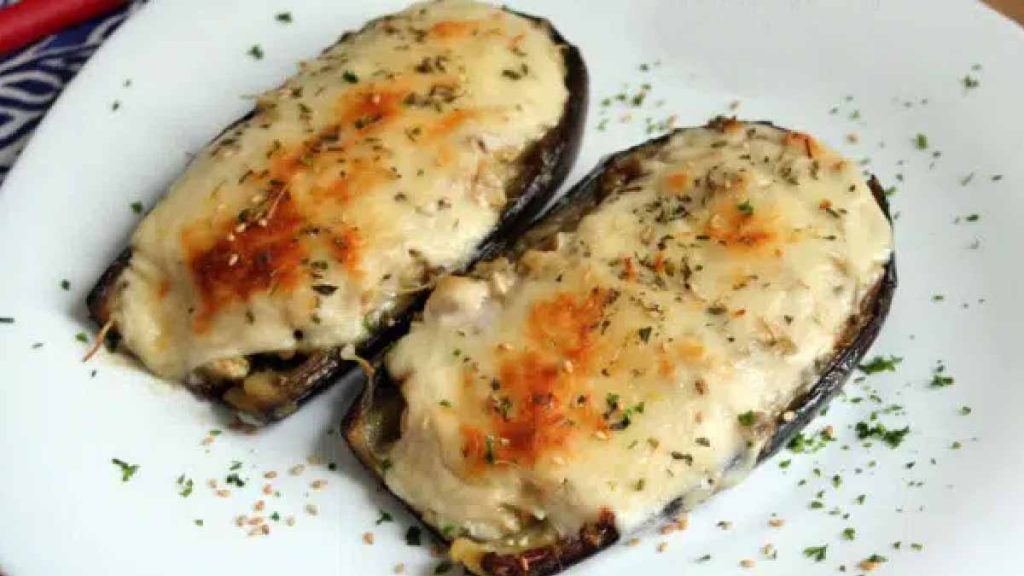 Aubergines farcies à la viande hachée et à la béchamel succulentes et irrésistibles
