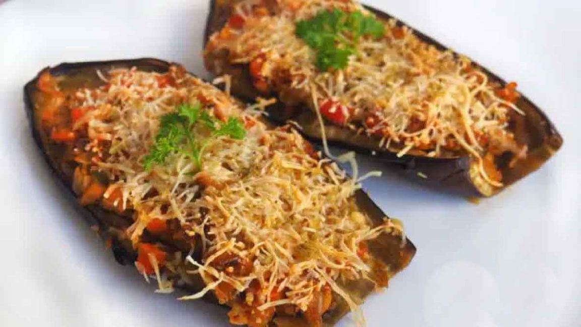 Aubergines farcies et gratinées au thon simples et pleines de saveur