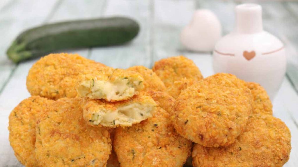 Croquettes de pommes de terre et de courgettes: croustillantes et