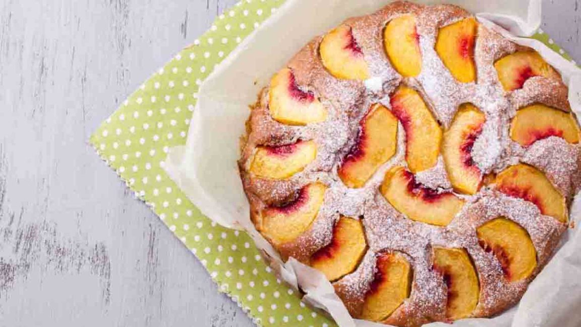 Gâteau aux pêches sans beurre: divinement bon et moelleux