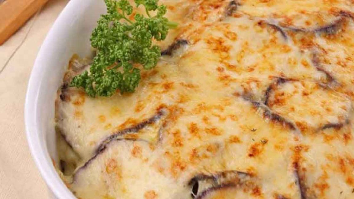 Moussaka au chèvre un gratin d’aubergines succulent et irrésistible