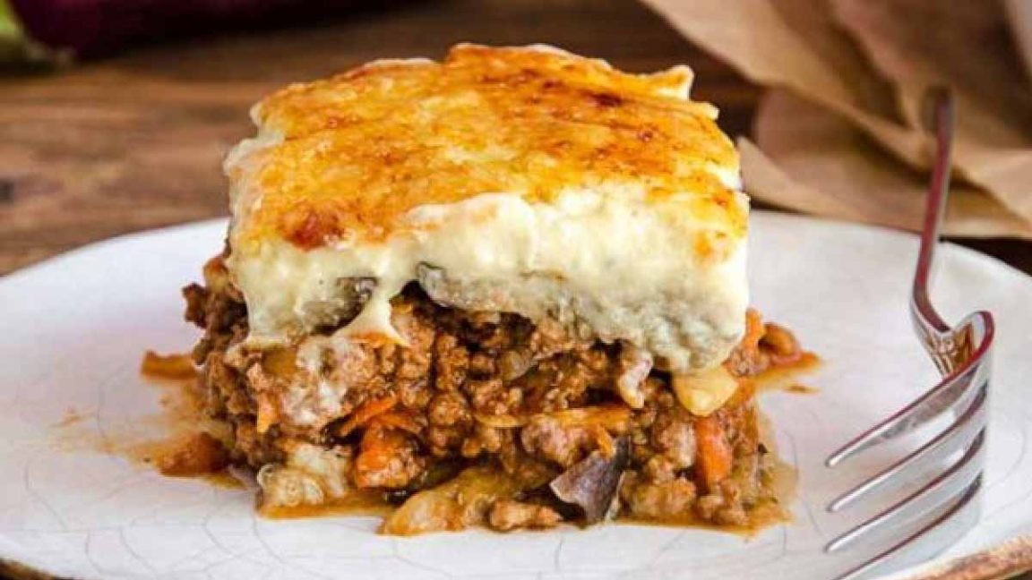 Moussaka un gratin d'aubergines super bon à la viande hachée et à la