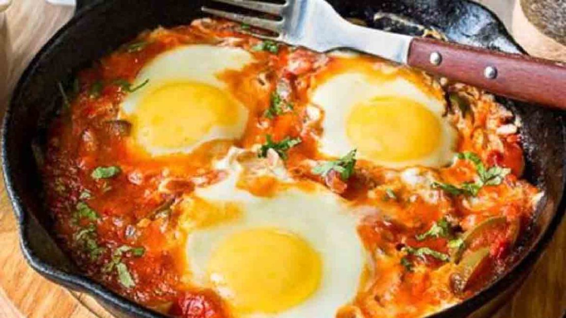 Chakchouka aux tomates et aux poivrons: un plat succulent et léger