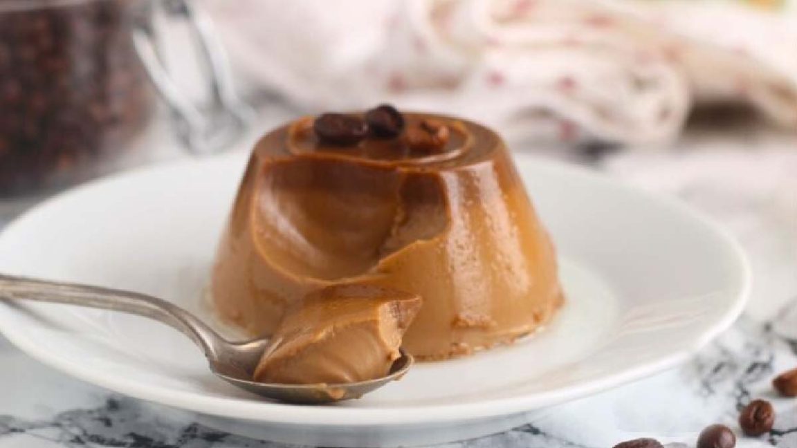 La panna cotta au café est un dessert crémeux gourmand et délicat