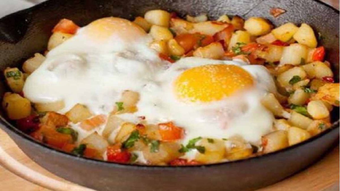 Pommes de terre poêlées aux œufs: un accompagnement simple, bon marché