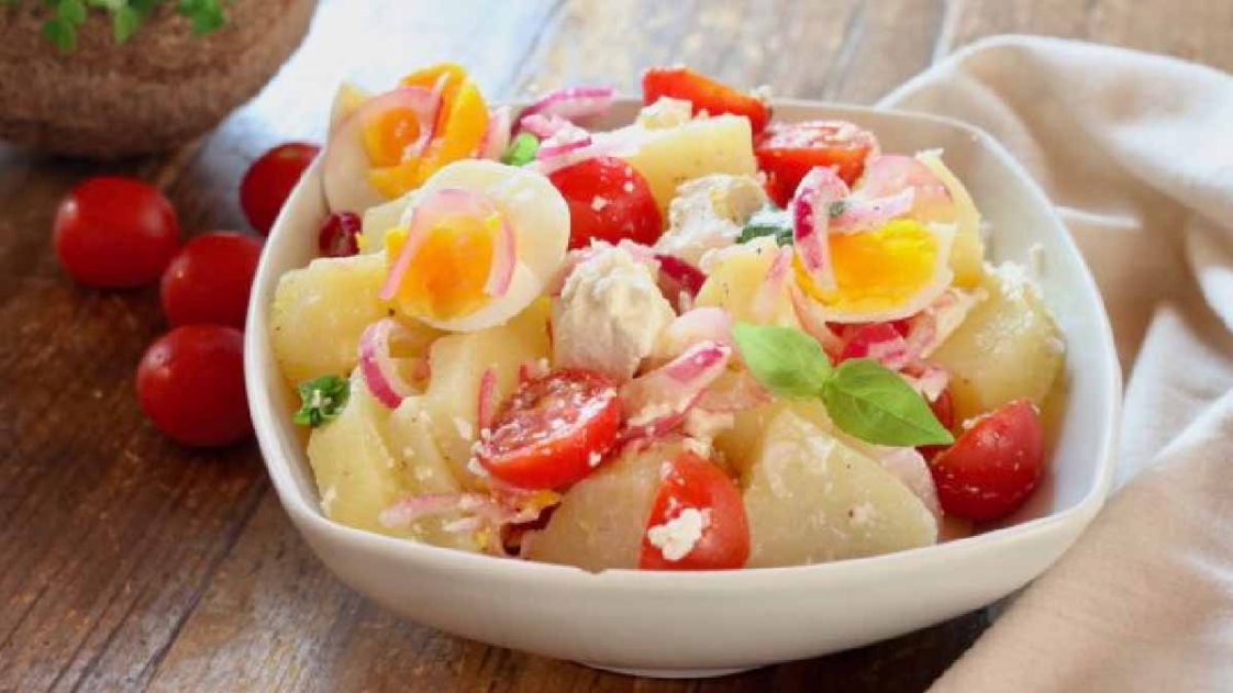 Salade De Pommes De Terre Aux Tomates Cerises Et La Feta Un Plat Peu salade-de-pommes-de-terre-aux-tomates-cerises-et-la-feta-un-plat-peu