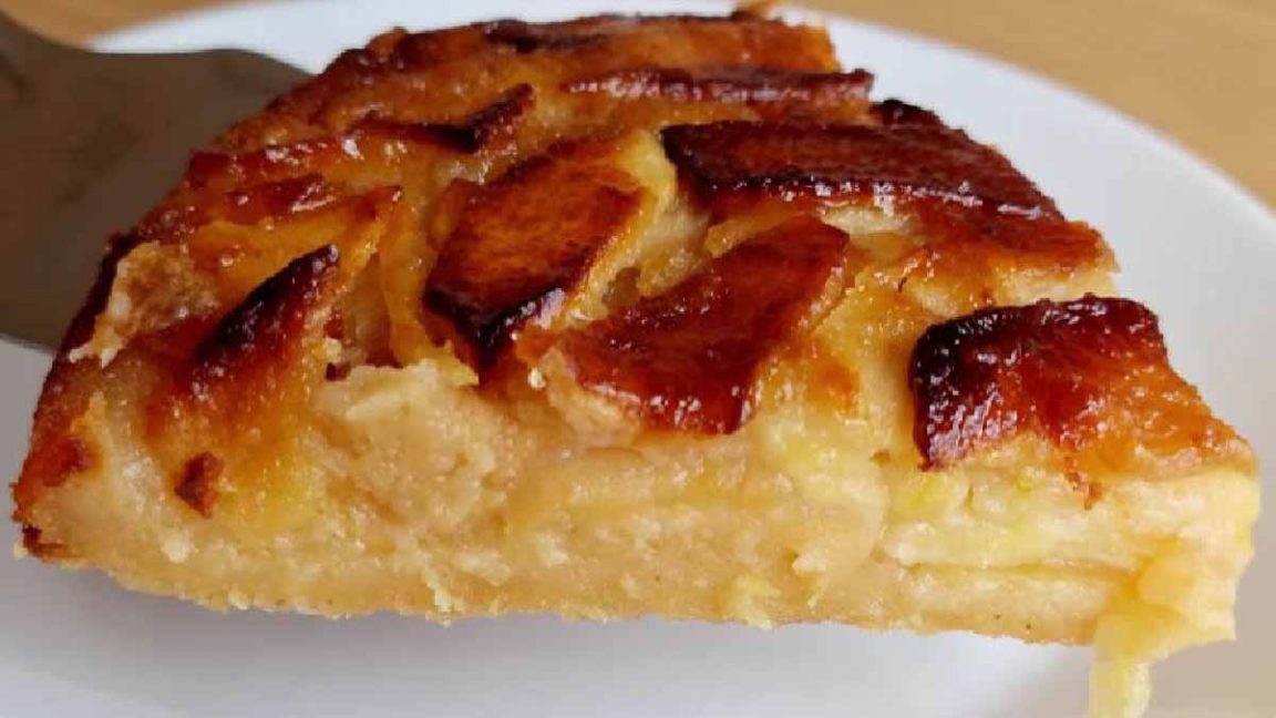 Ce gâteau aux pommes léger et sans sucre est préparé avec des flocons d