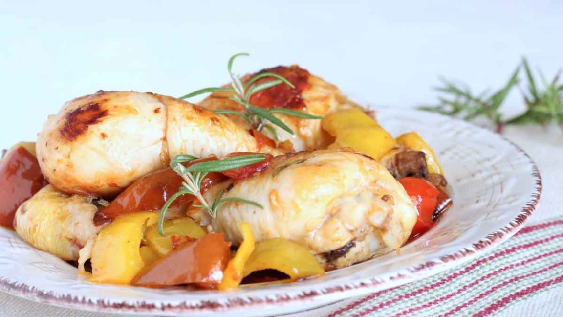 Pilons de poulet aux poivrons et aux tomates cerises: un plat succulent ...