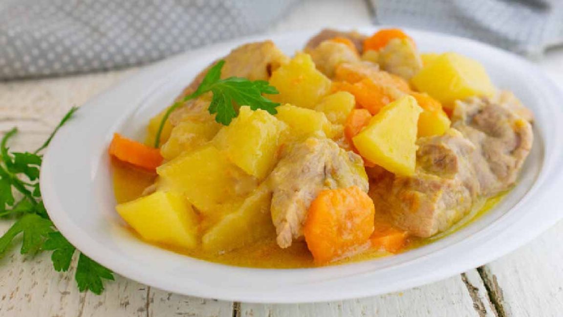 Ragoût de porc aux carottes et aux pommes de terre: un plat succulent