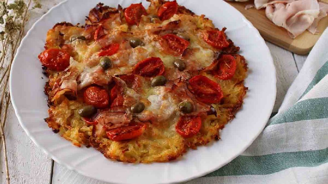 Rösti-pizza: une pizza super savoureuse avec une galette de rösti comme ...
