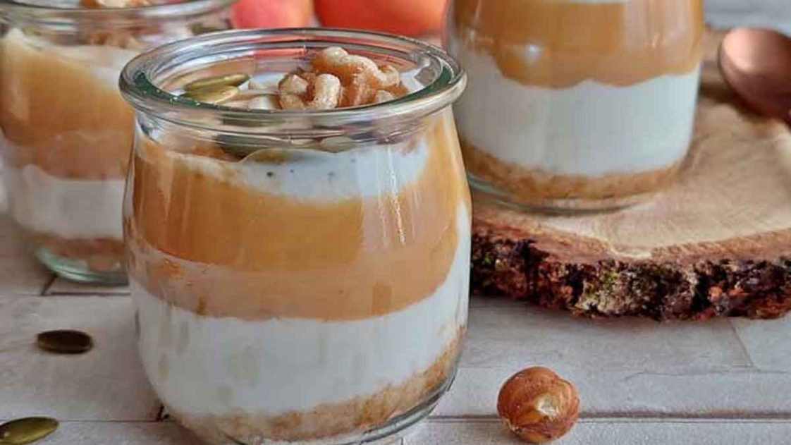 Dessert Avec Compote De Pommes Et Fromage Blanc