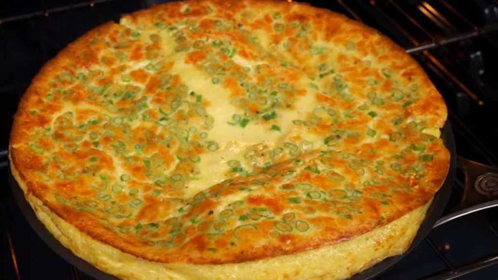 Omelette aux oignons verts cuite au four, simple, goûteuse et légère