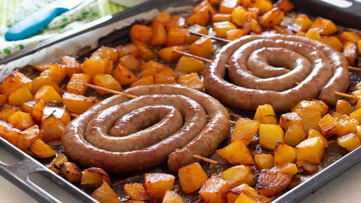 Pommes de terre et saucisses au four façon Cacciatore: très savoureuses