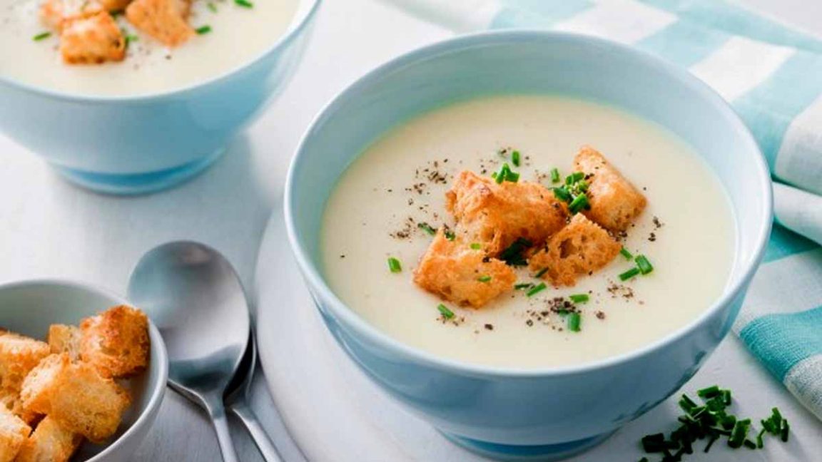 Velouté de pommes de terre aux poireaux: léger et savoureux