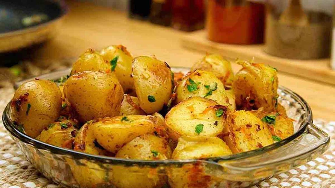 Quel Accompagnement Avec Pomme De Terre Au Four Pommes de terre et oignons au four: un accompagnement simple, gourmand