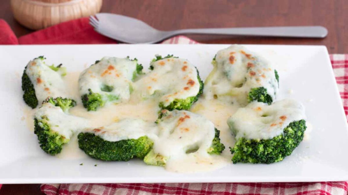 Brocoli gratiné à la béchamel simple, délicieux et léger