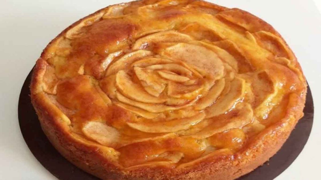 Gâteau aux pommes sans sucre ni gluten fondant et léger