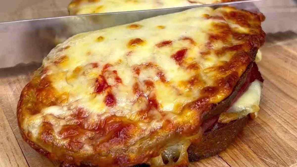 Pizzas toasts: succulentes et invitantes, prêtes en 10 minutes