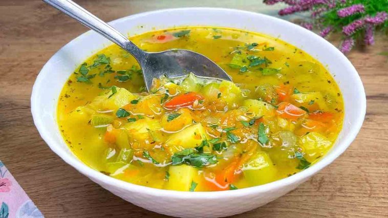 Soupe de légumes: légère et pleine de saveur