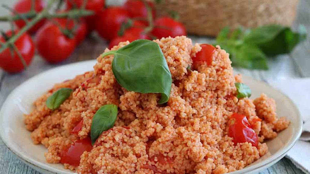 Couscous à la sauce tomate au basilic un plat riche et succulent