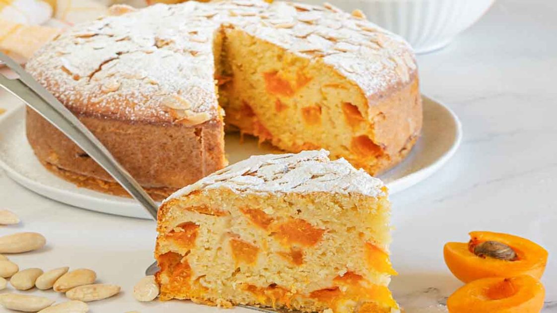 Gâteau de biscuits à la crème de lait et à la nectarine: un dessert