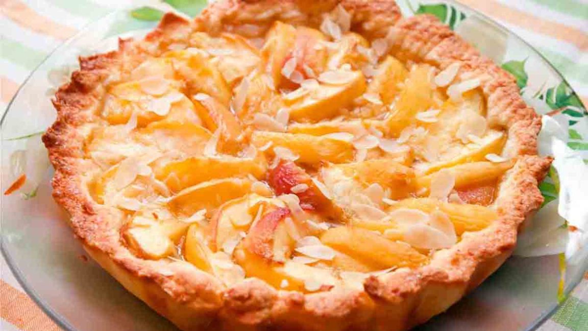 Tarte à la confiture aux pêches et aux amandes: impossible de résister