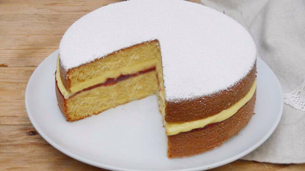 gâteau chaud au lait crémeux à la confiture de framboises