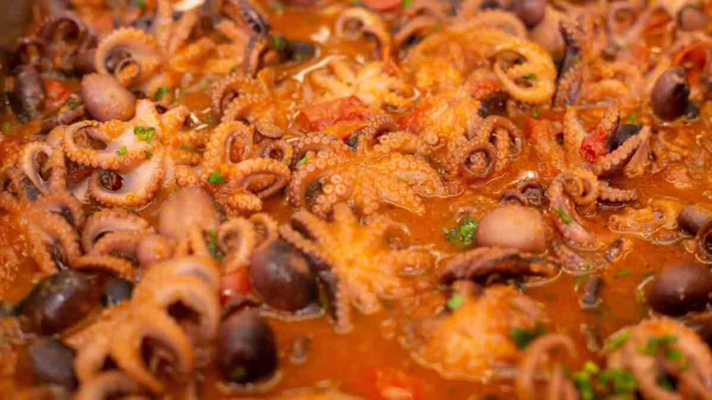 poulpe mijoté à la sauce tomate