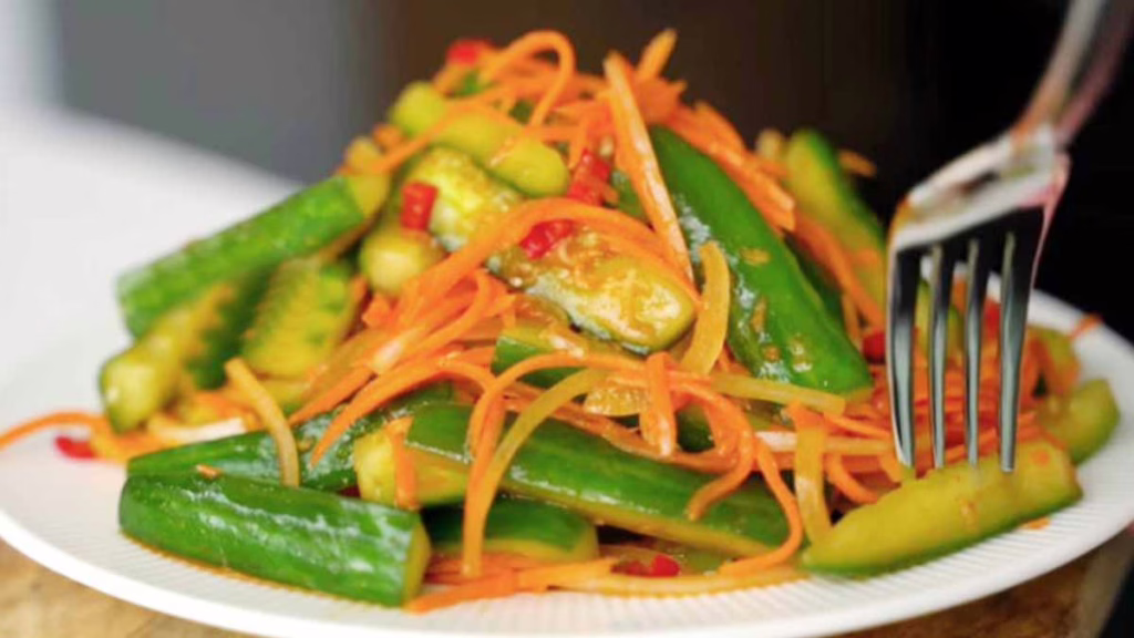 salade de concombres et carottes
