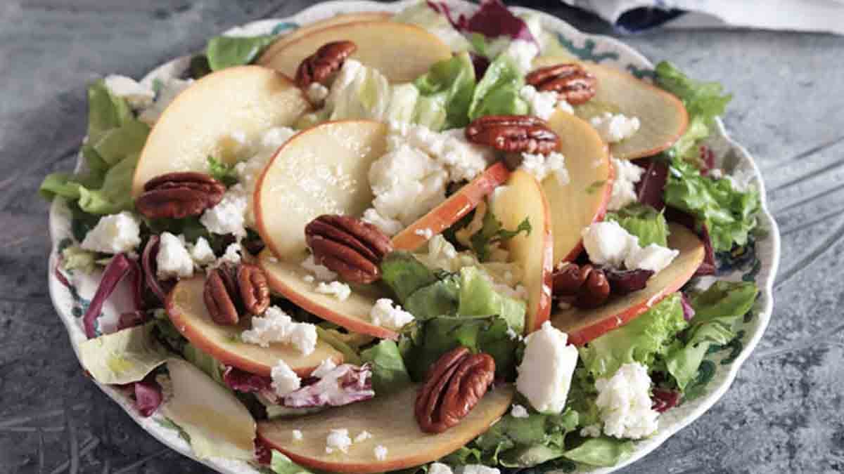 salade d'été aux pommes fraîche et croquante