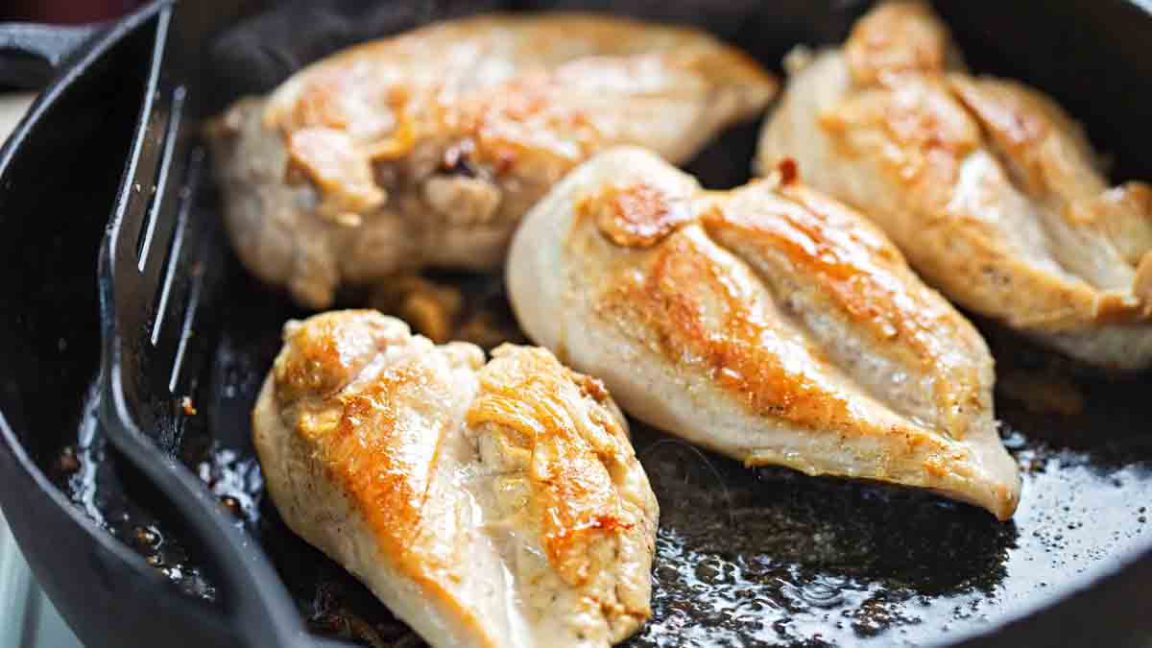 Blanc de poulet moelleux de mamie : le secret pour une cuisson parfaite