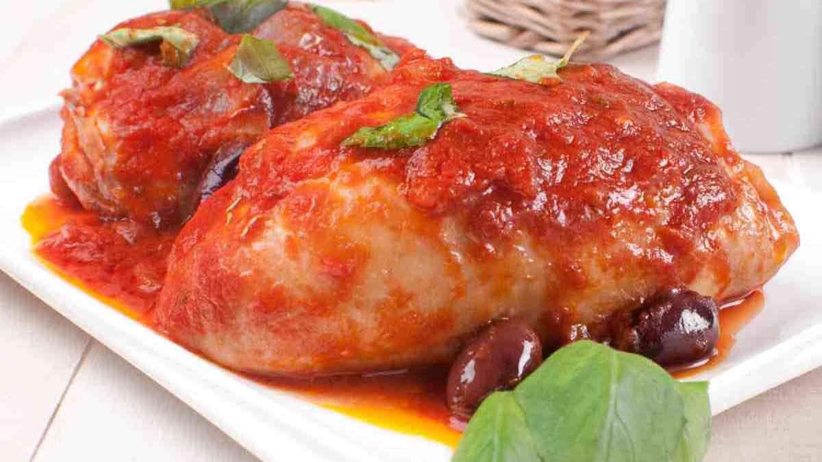 cuisses de poulet tendres à la sauce tomate