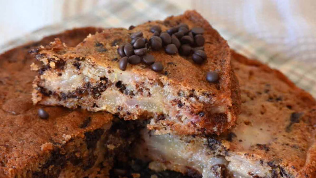 gâteau au chocolat aux poires et aux raisins secs