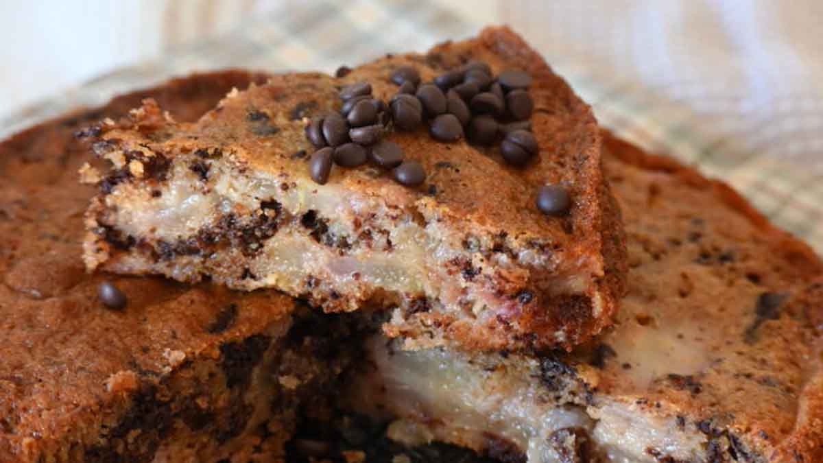 gâteau au chocolat aux poires et aux raisins secs
