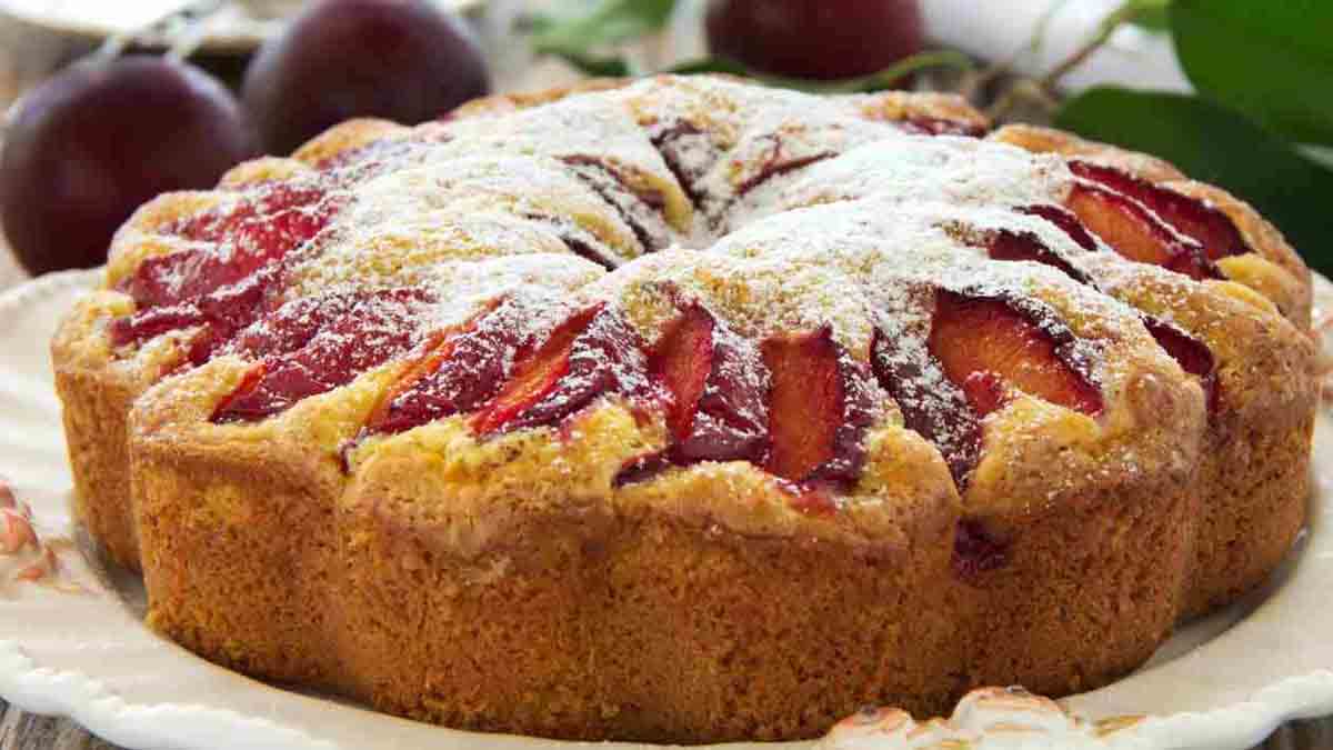 gâteau aux pommes et aux prunes